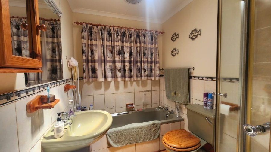 4 Bedroom Property for Sale in Keurboomstrand Western Cape